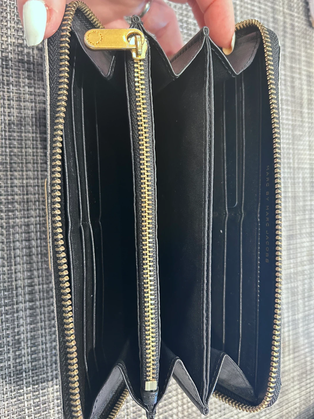 Marc by Marc Jacobs Black Leather Zip Around Wallet - photo 2
