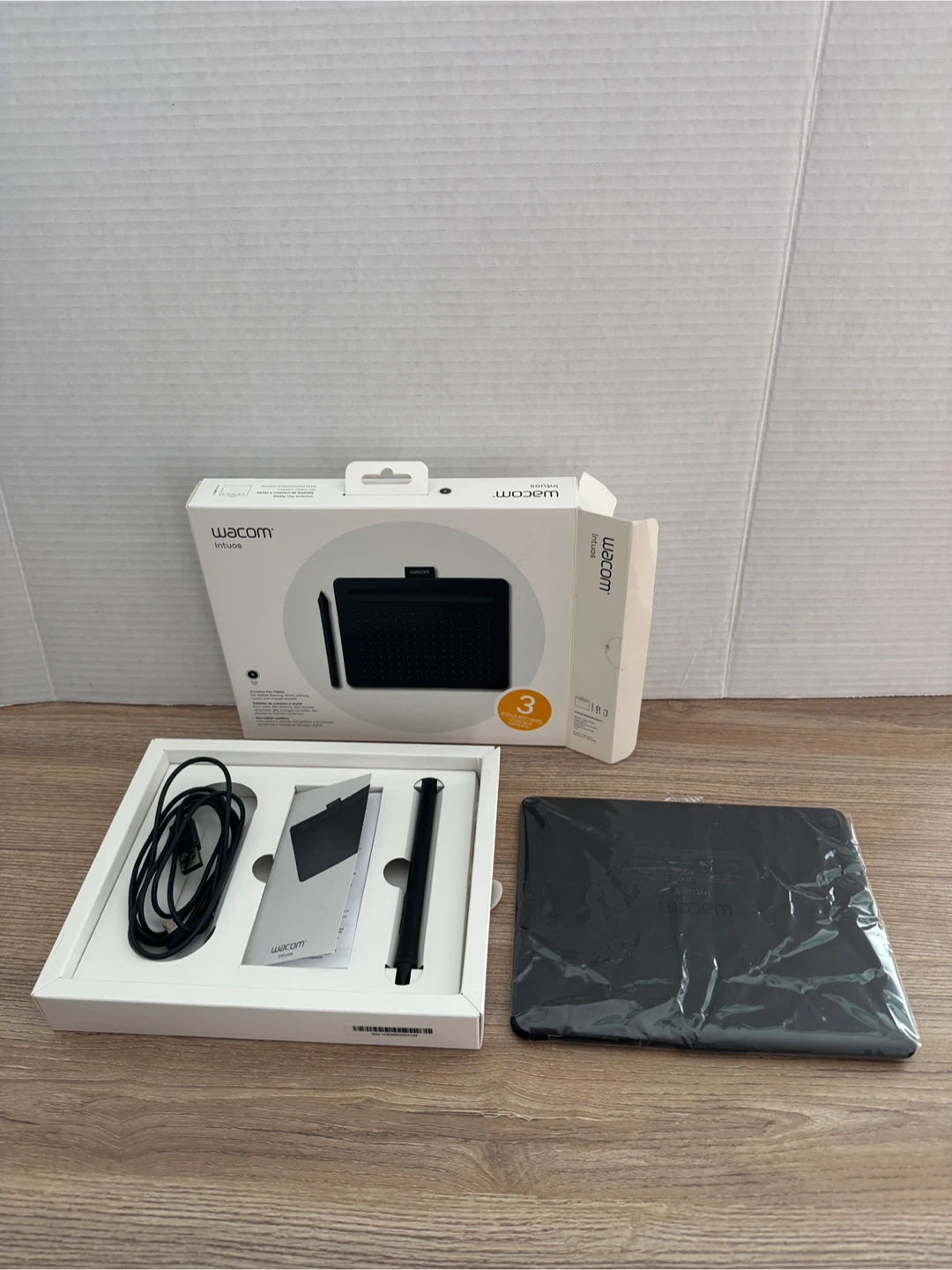 Like new! Wacom Intuos graphics Tablet - photo 2
