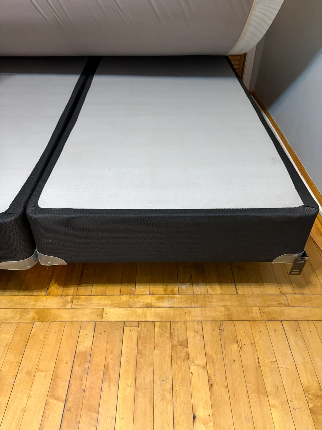 King Size Sealy Mattress & Box Spring Set - photo 2
