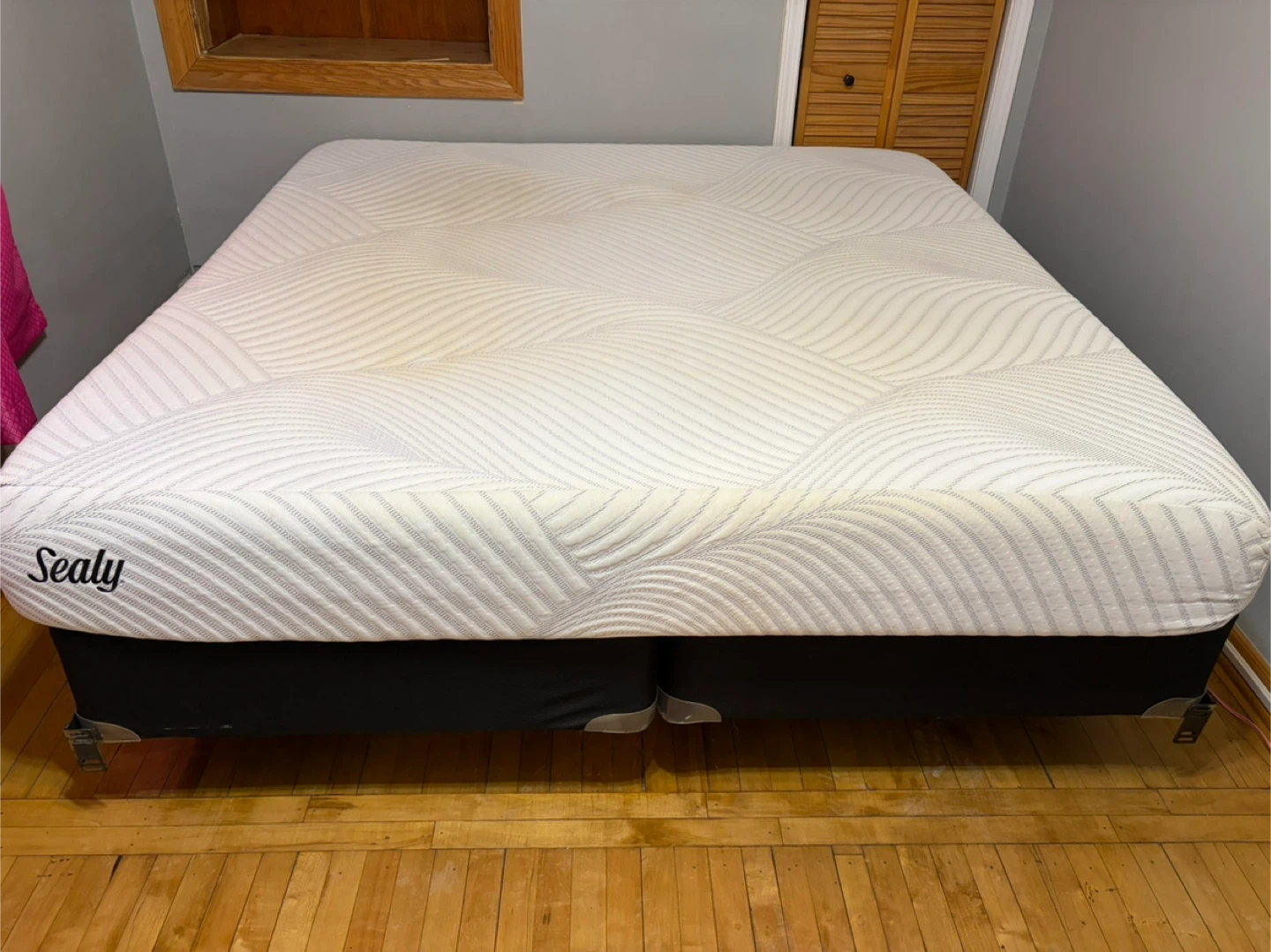 King Size Sealy Mattress & Box Spring Set - photo 3
