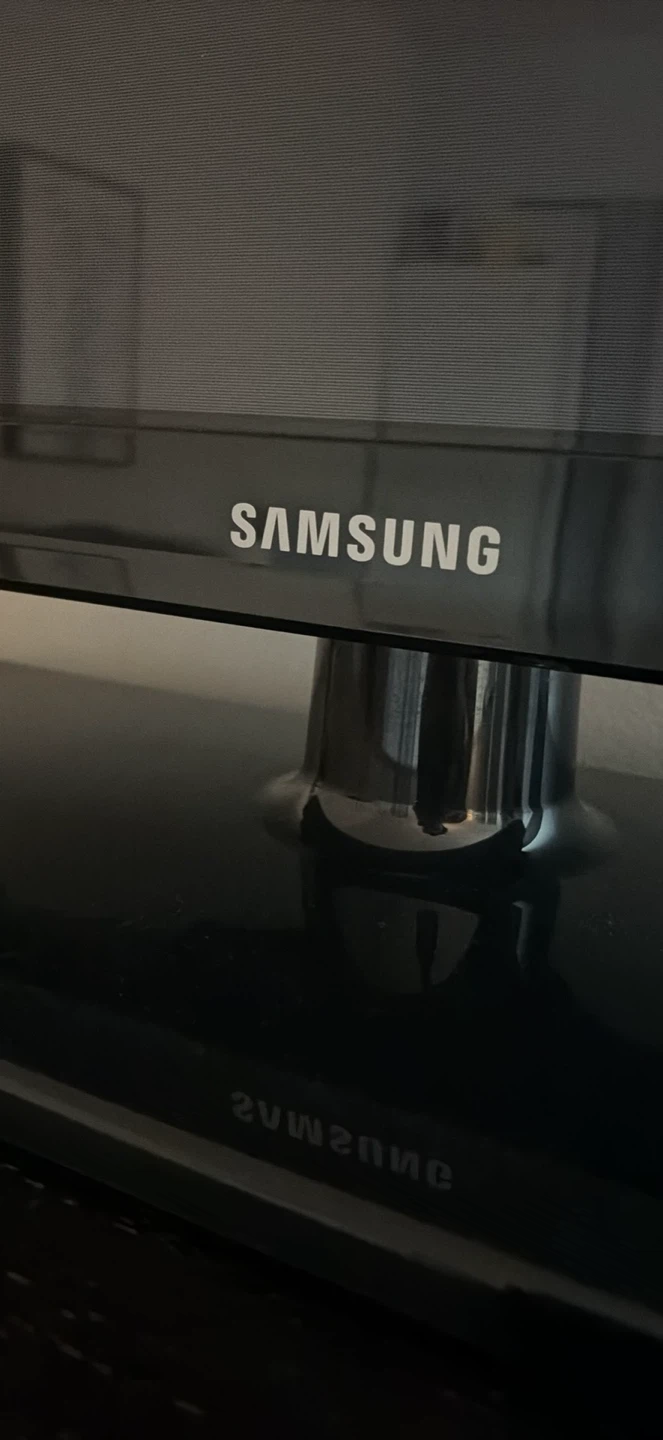 Samsung Flat Screen Television - photo 2