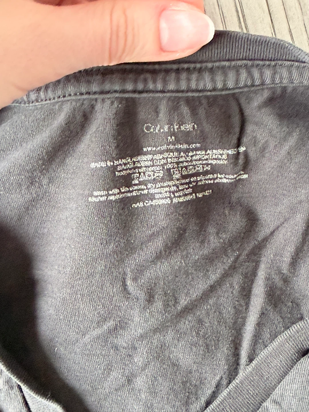 Calvin Klein Men's V-Neck T-Shirts - Size M (Grey) - photo 3