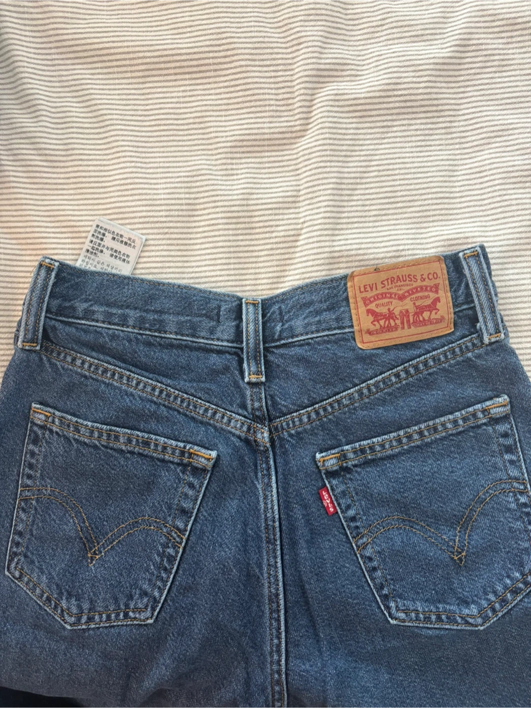 Levi's High Waisted Straight Jeans - Size 27
