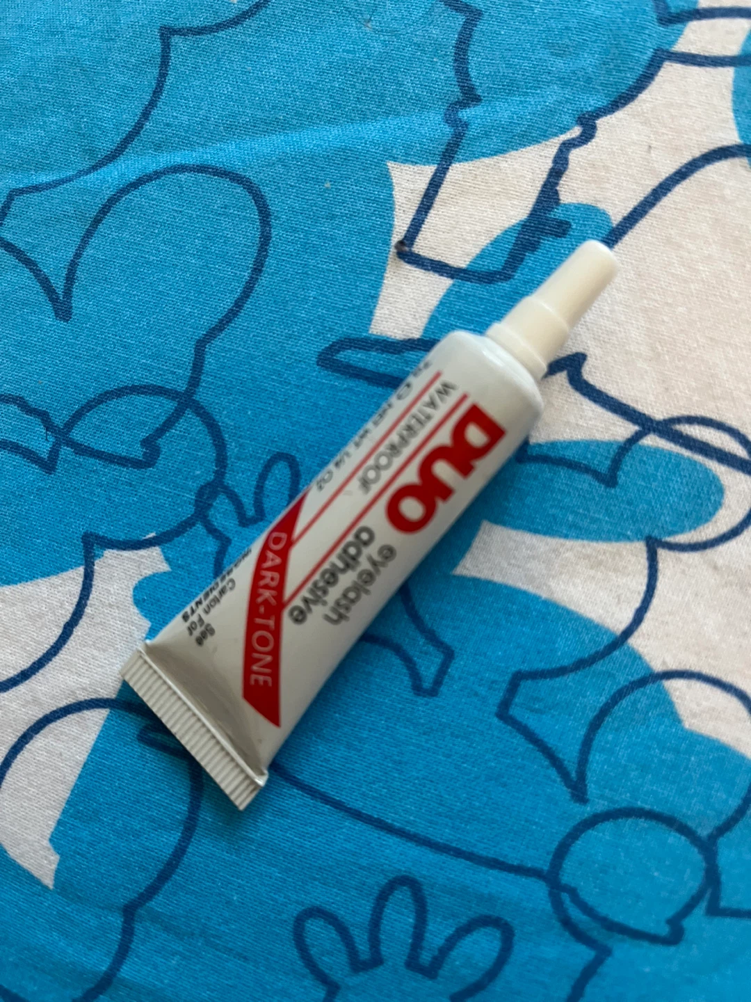Free eyelash glue