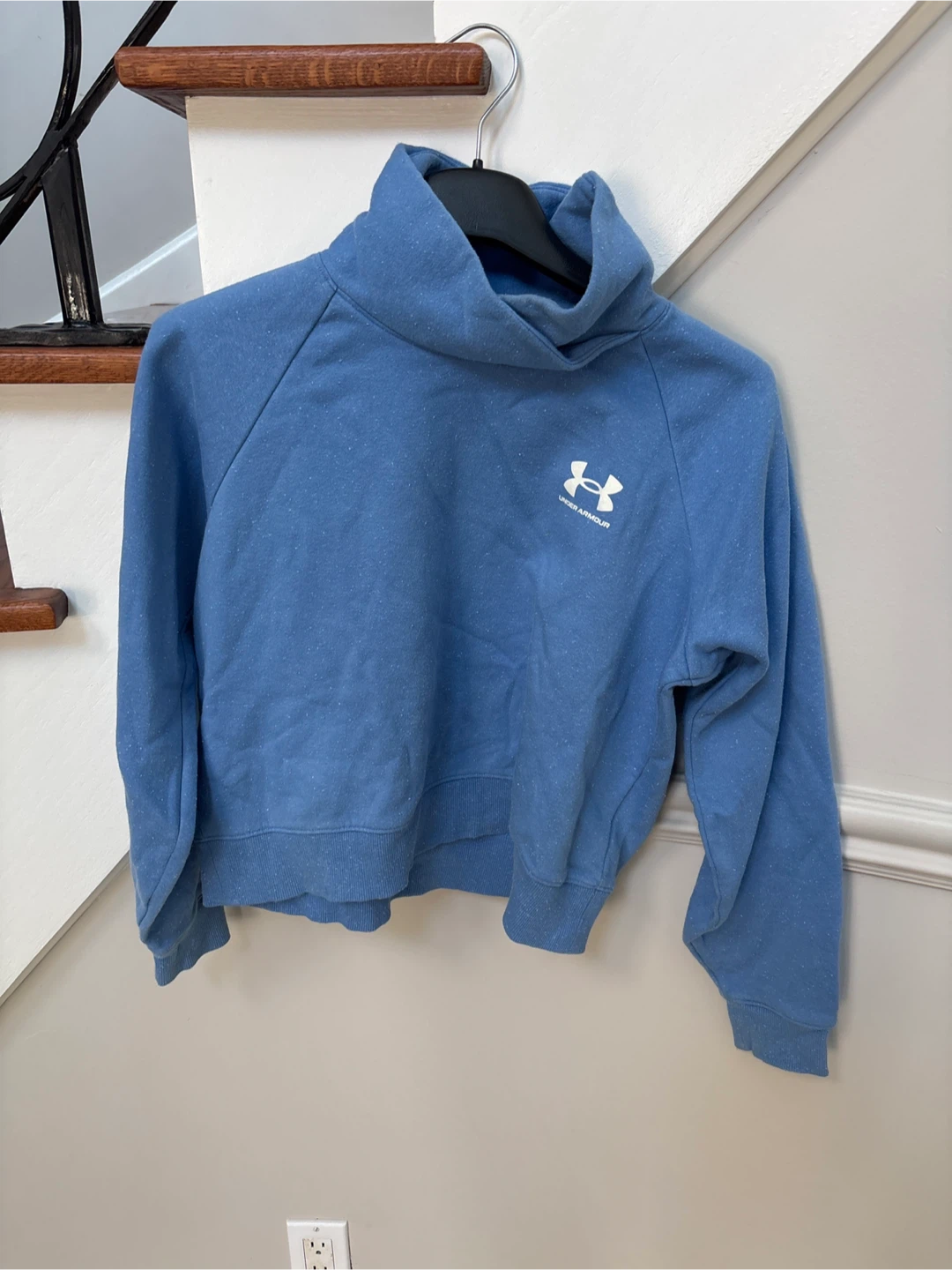 Size small Under Armour Blue Cropped Hoodie