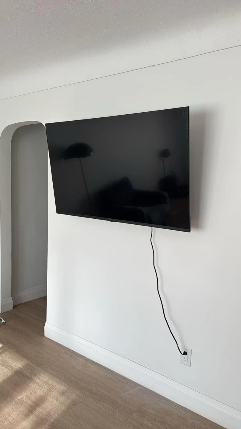 TV FOR SALE 55” 4K Smart TV with Wall Mount
