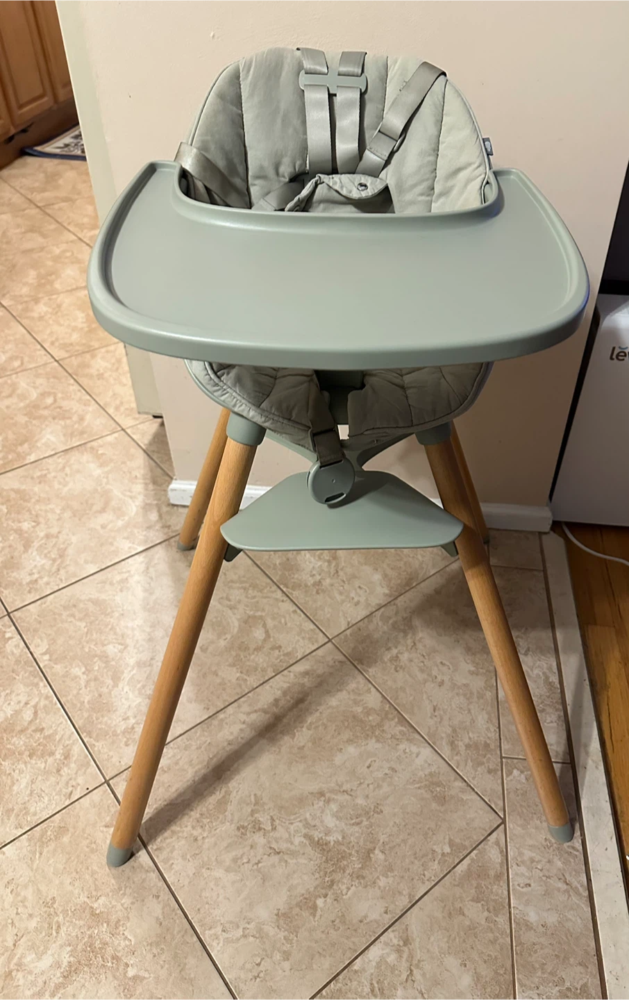 Lalo green high chair with wooden legs - photo 2