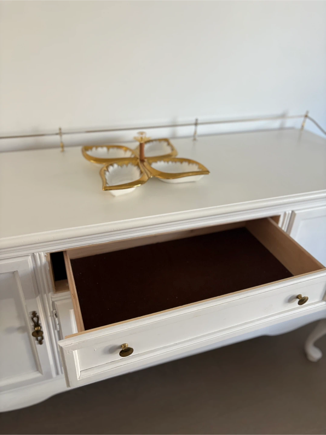 White Buffet Sideboard with Gold Accents - photo 3