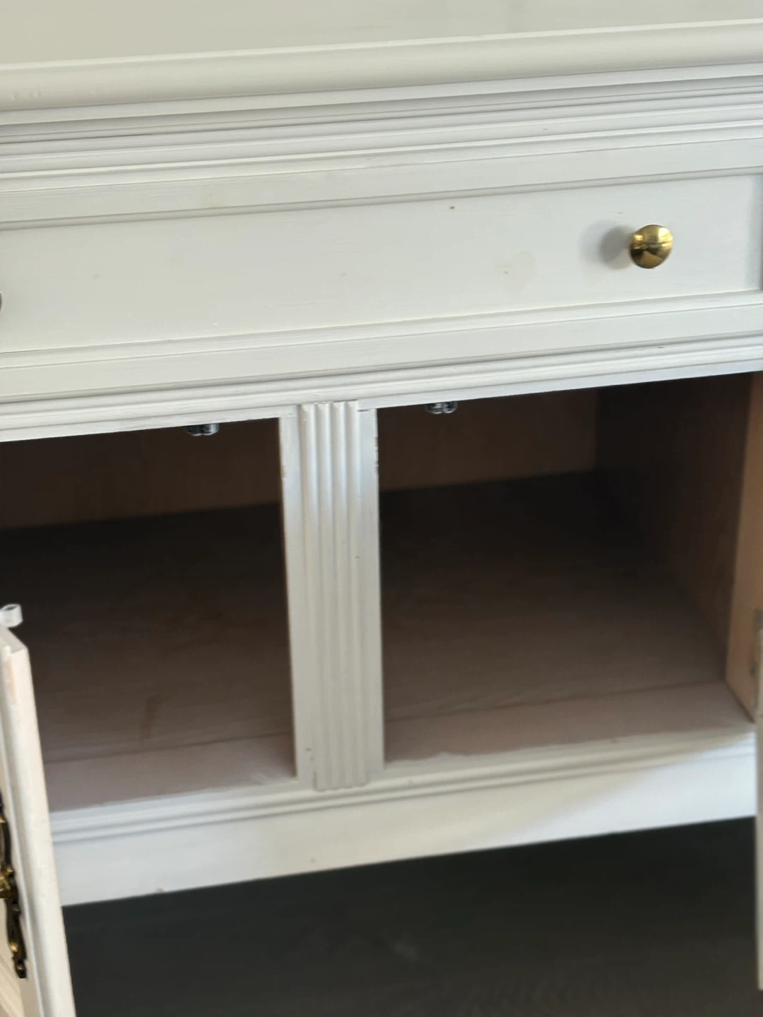White Buffet Sideboard with Gold Accents - photo 5