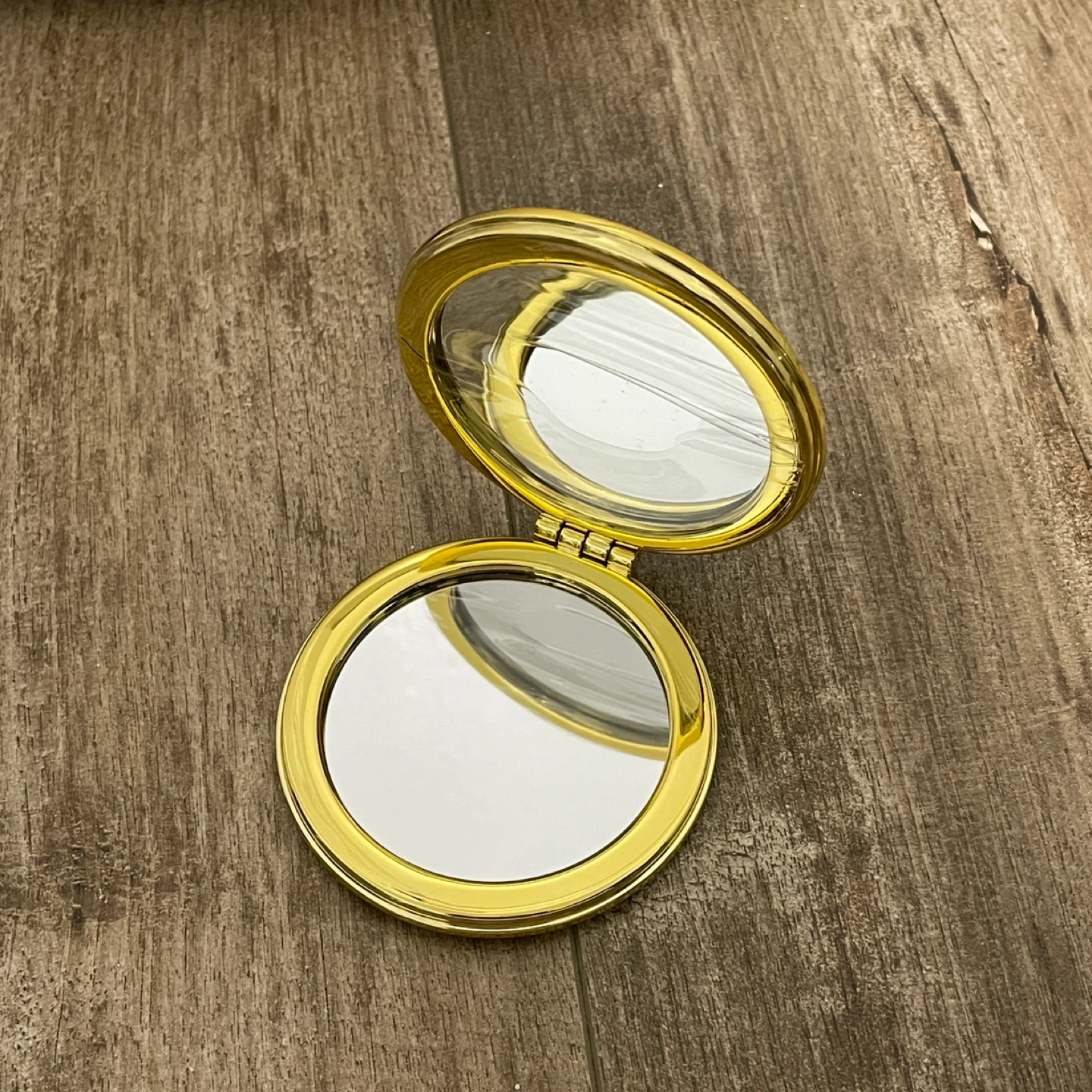 BRAND NEW 🥕 Round Compact Mirror with Blue Cat Design - photo 3