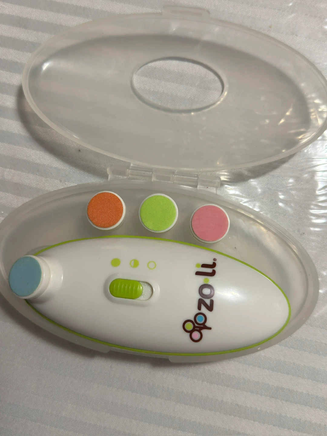 Zoli Buzz B. Nail Trimmer with Interchangeable Pads