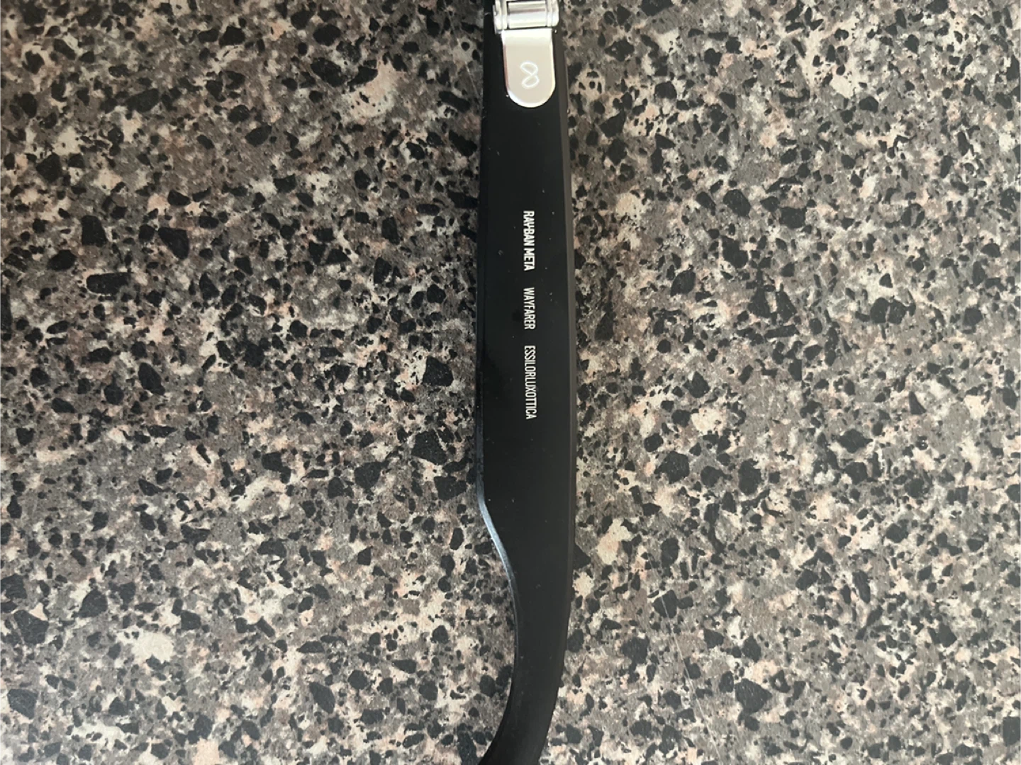 Ray-Ban Wayfarer Smart Glasses with transition lenses and Case - photo 3