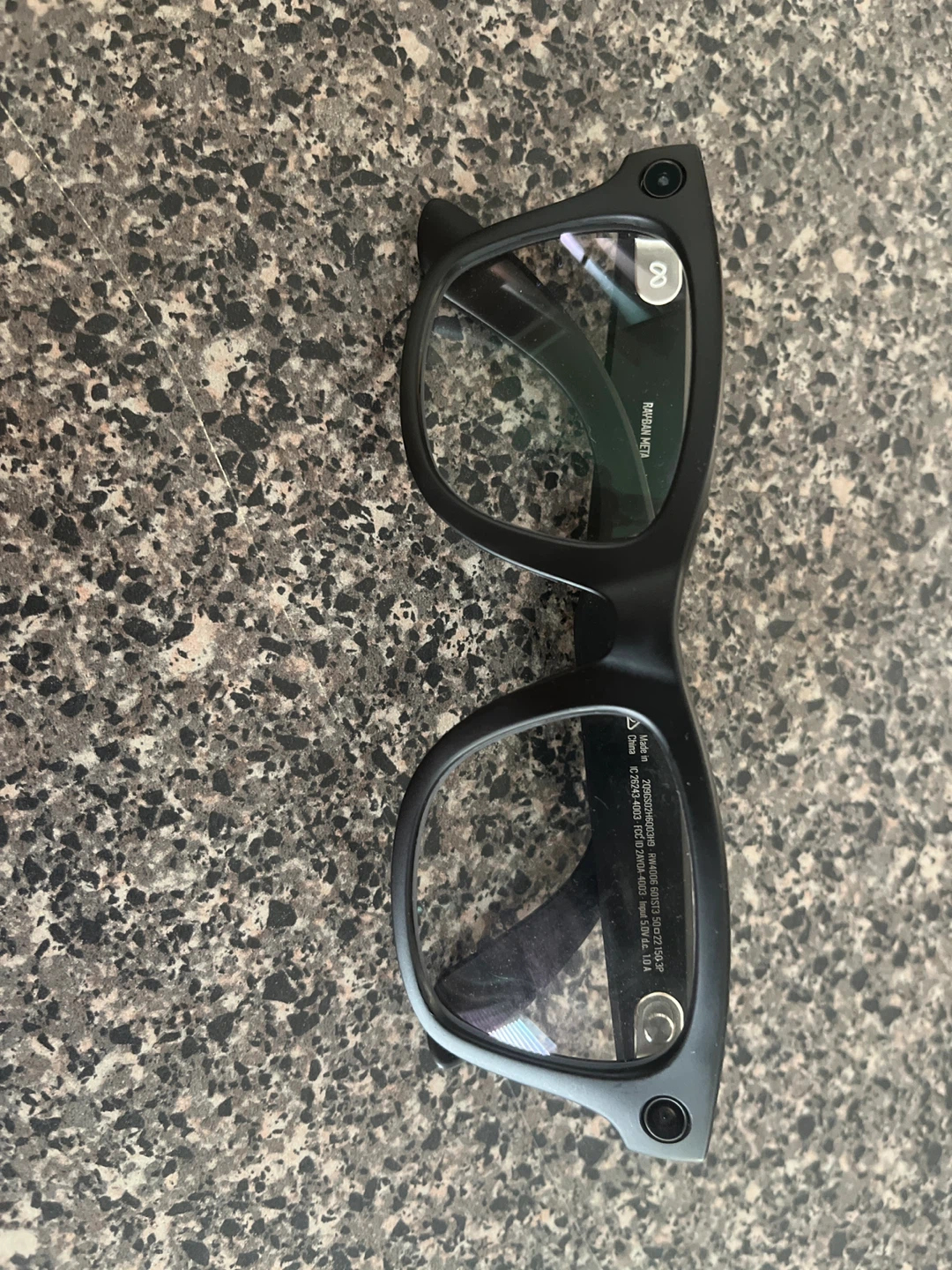 Ray-Ban Wayfarer Smart Glasses with transition lenses and Case - photo 2