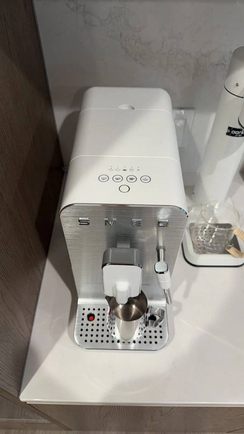 Smeg Fully Automatic Espresso Machine With Milk Wand - photo 4