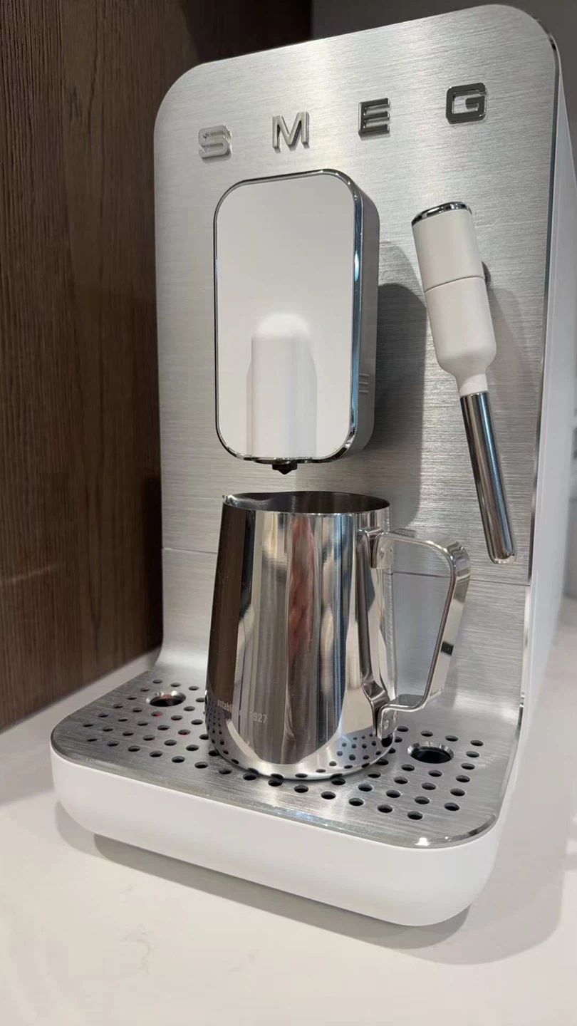 Smeg Fully Automatic Espresso Machine With Milk Wand - photo 5