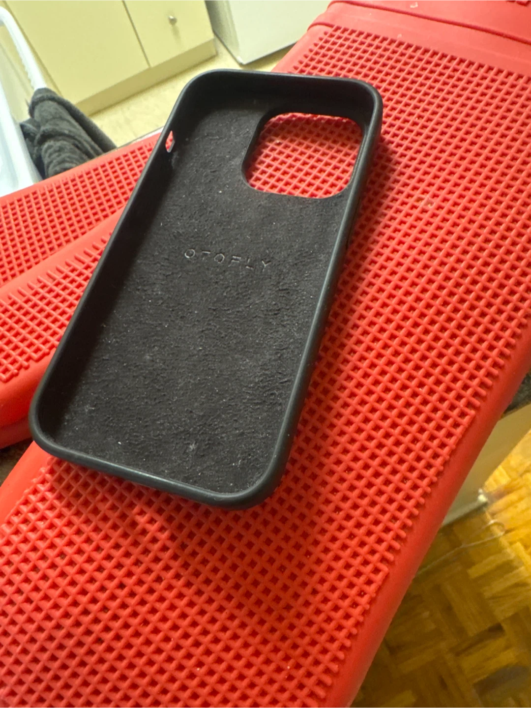 OTOFly Black iPhone 14 Pro Phone Case - photo 2