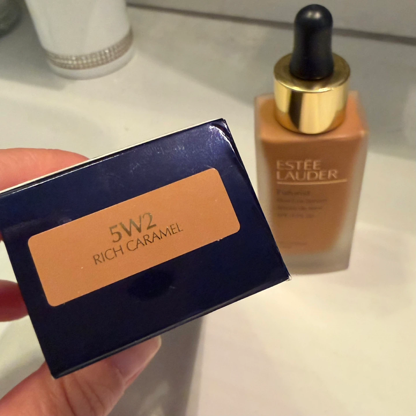 Estée Lauder Futurist Skin Tint Serum SPF 20 - 5W2 Rich Caramel - photo 2