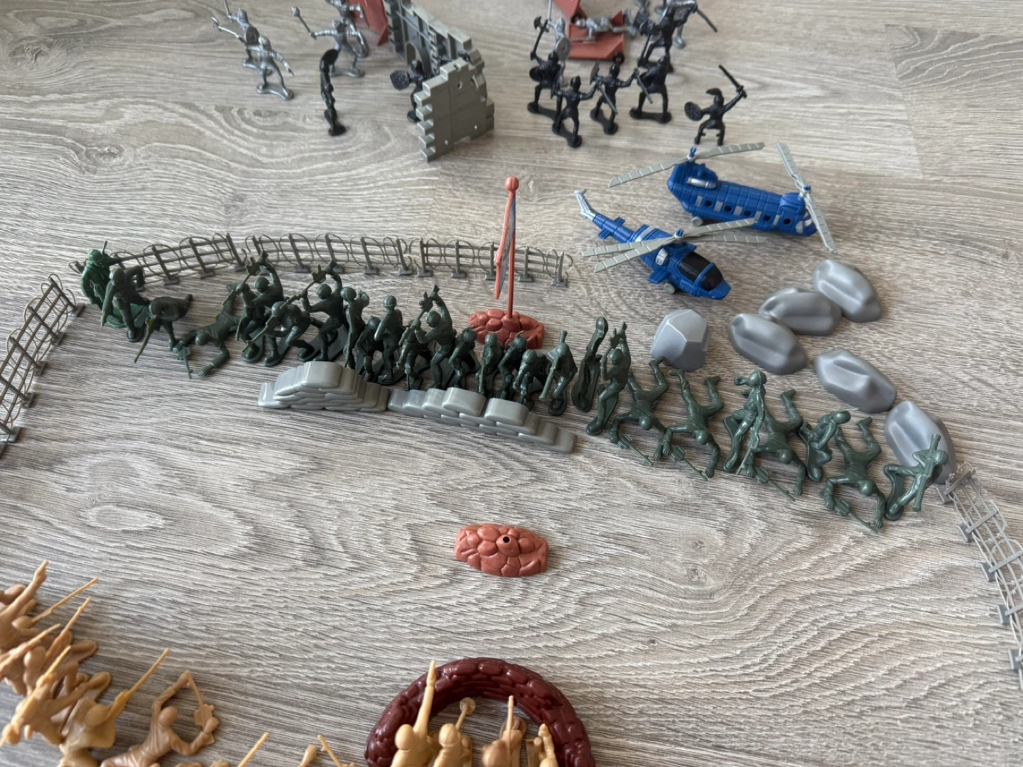 Army figures and soldiers toy set - photo 3