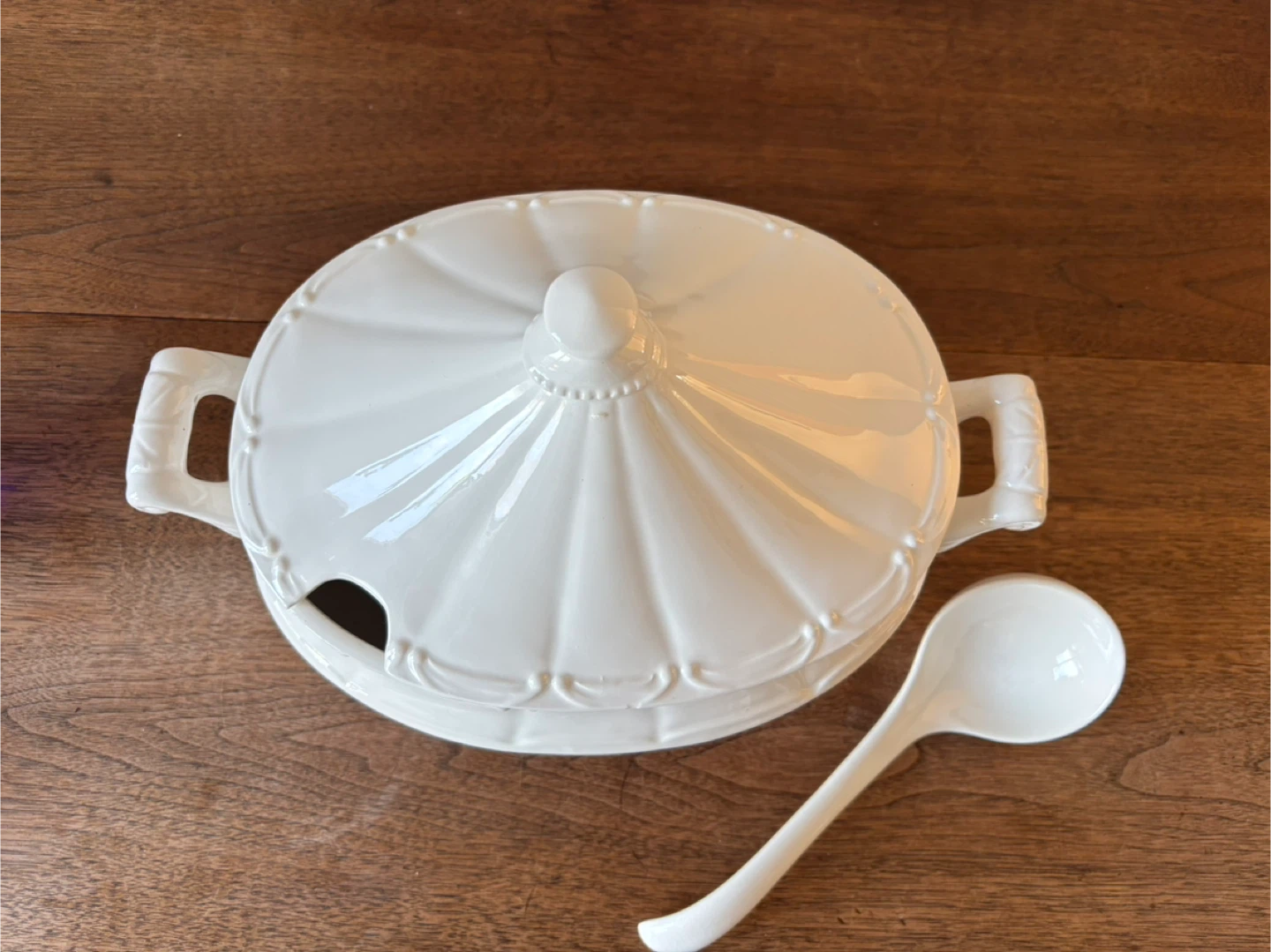 White Porcelain Tureen with Ladle - photo 3