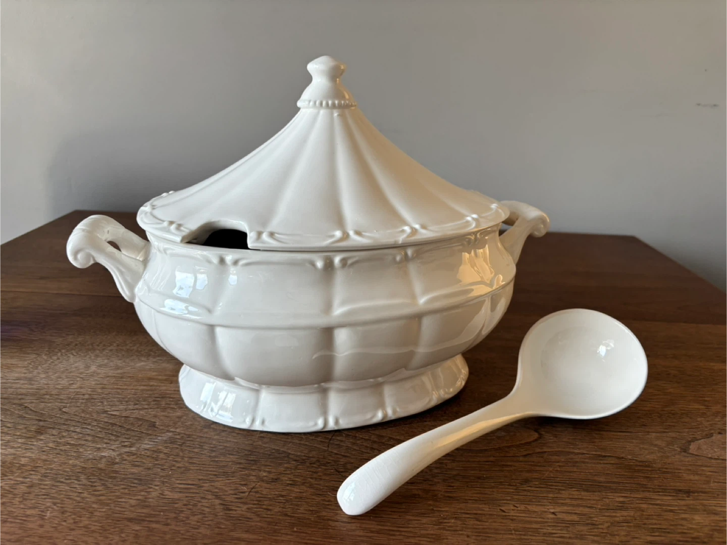 White Porcelain Tureen with Ladle - photo 2