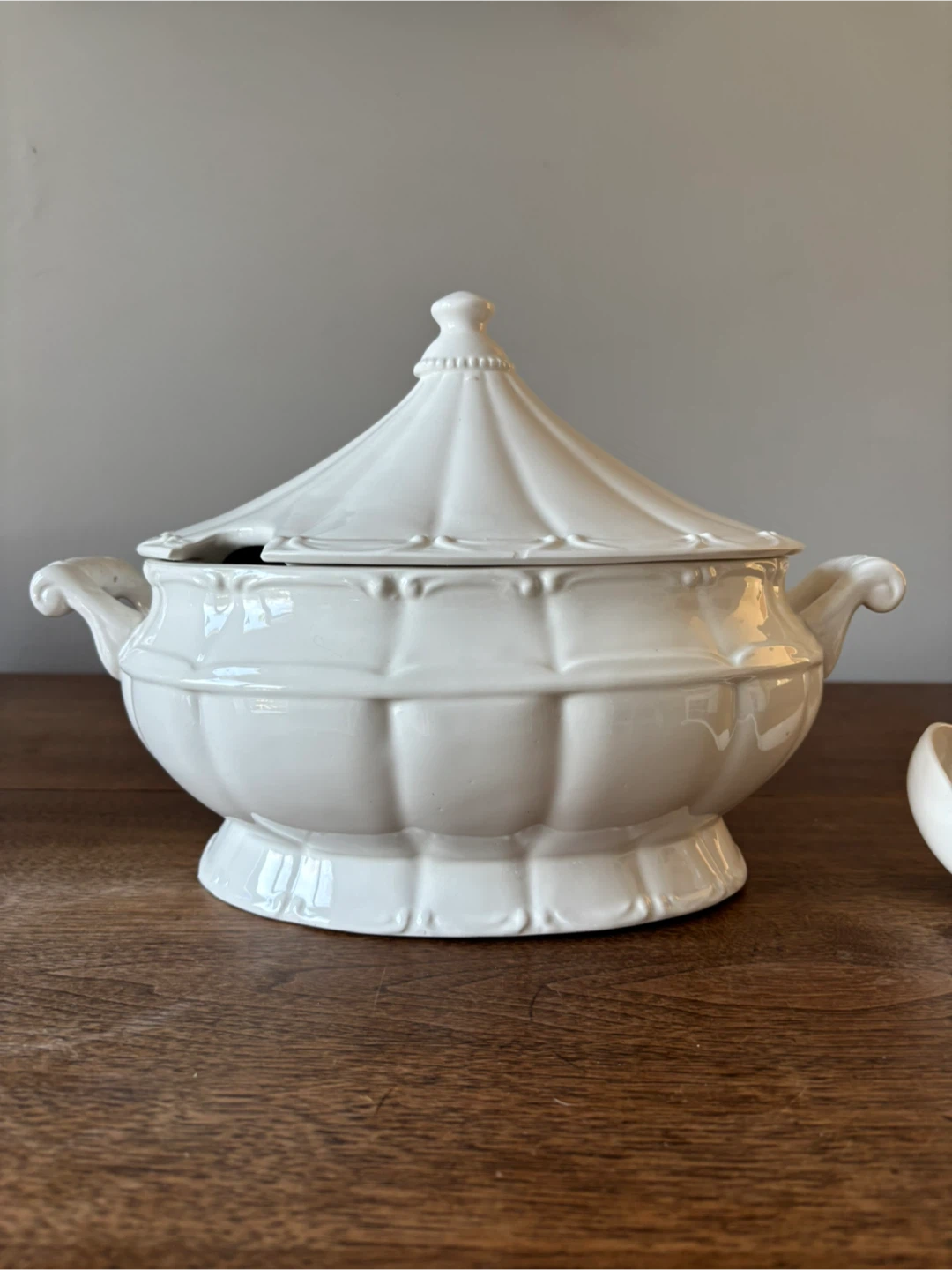 White Porcelain Tureen with Ladle - photo 4
