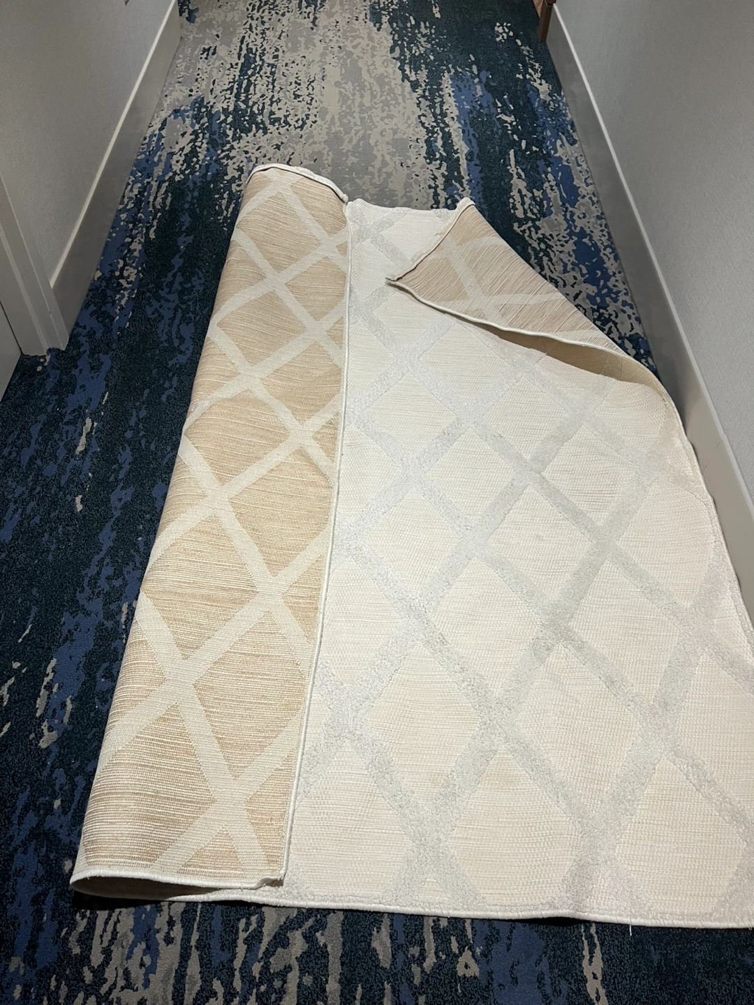 Off-White Geometric Area Rug 5ft 6.5ft