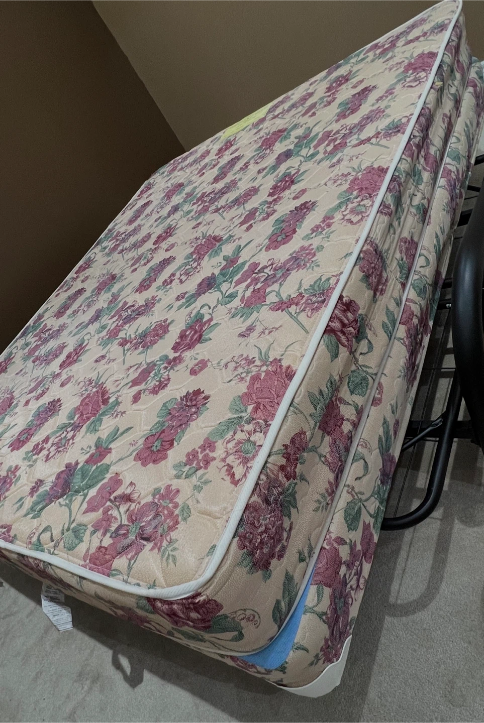 Floral  Queen Mattress( price negotiable) - photo 2