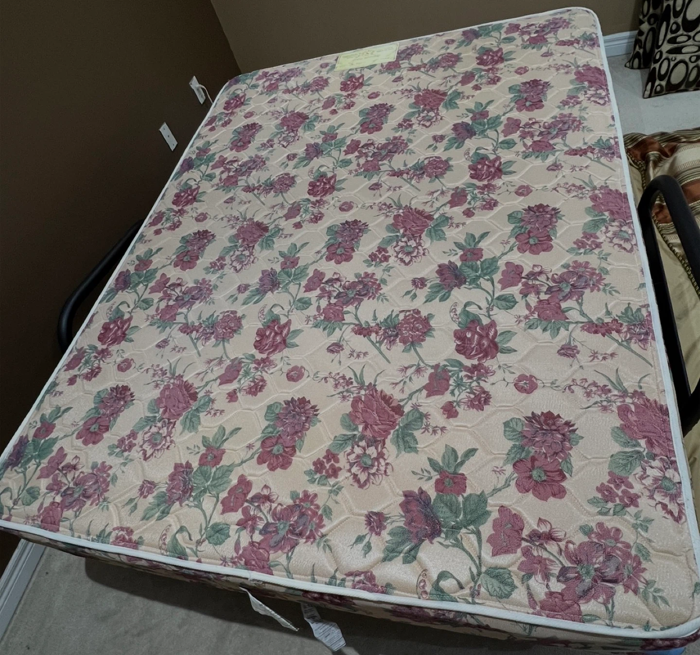 Floral  Queen Mattress( price negotiable) - photo 3