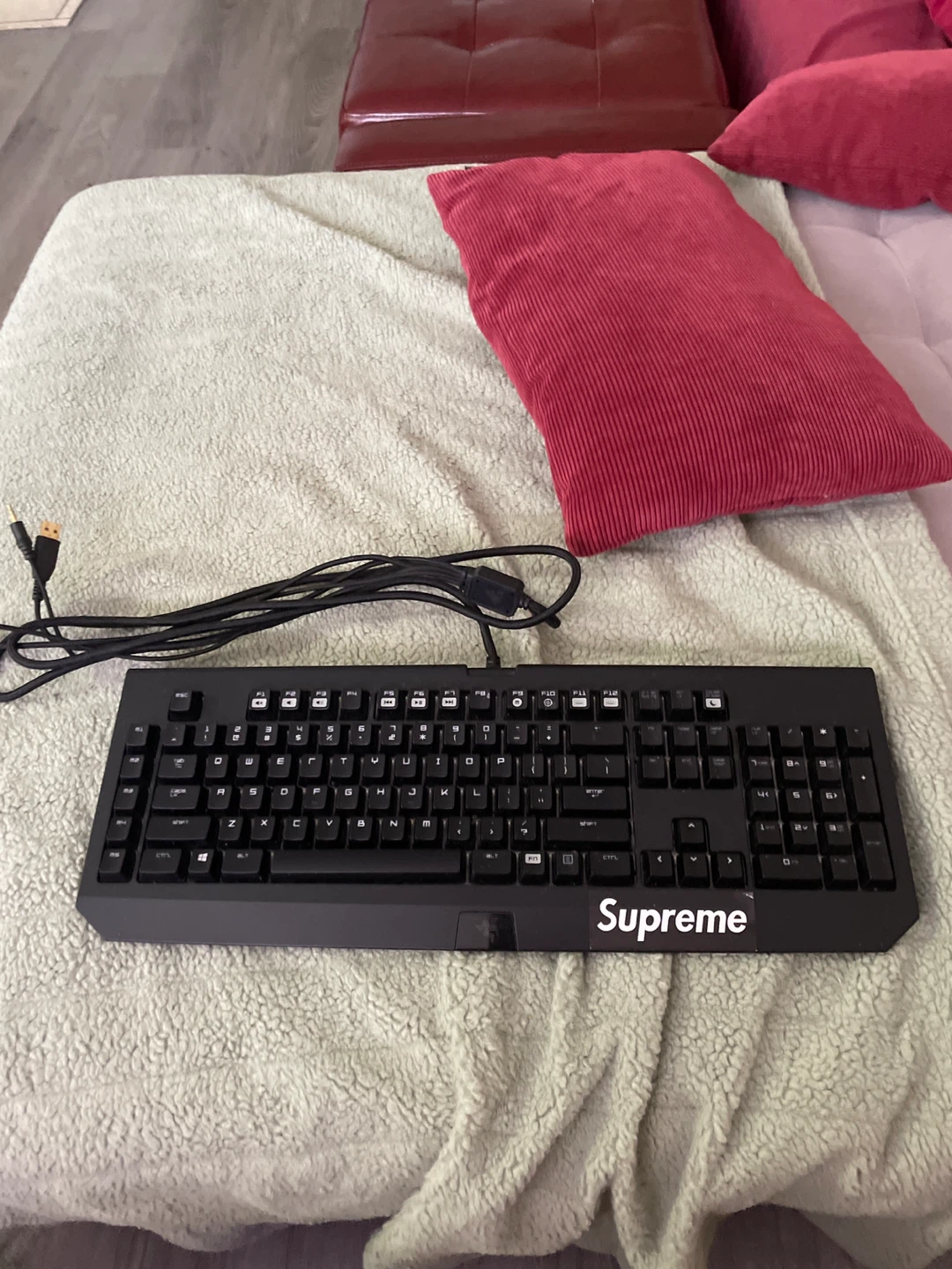 Razer BlackWidow Chroma RGB Mechanical Keyboard (100%)