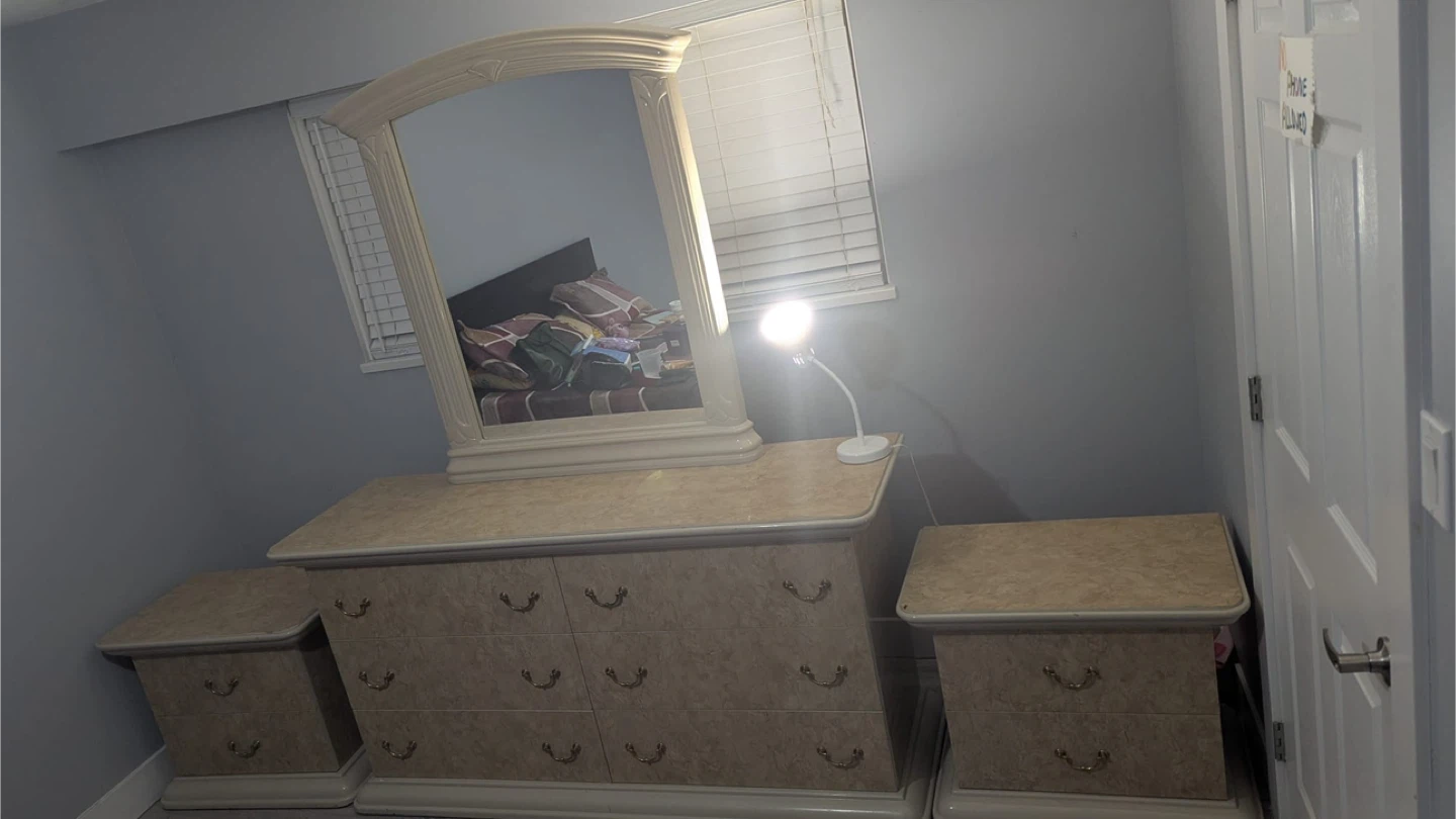 Marble Finish dresser with 2 Nightstands - photo 2