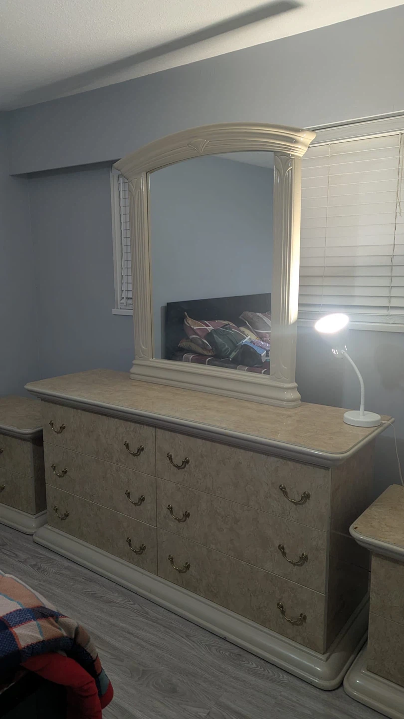 Marble Finish dresser with 2 Nightstands - photo 3
