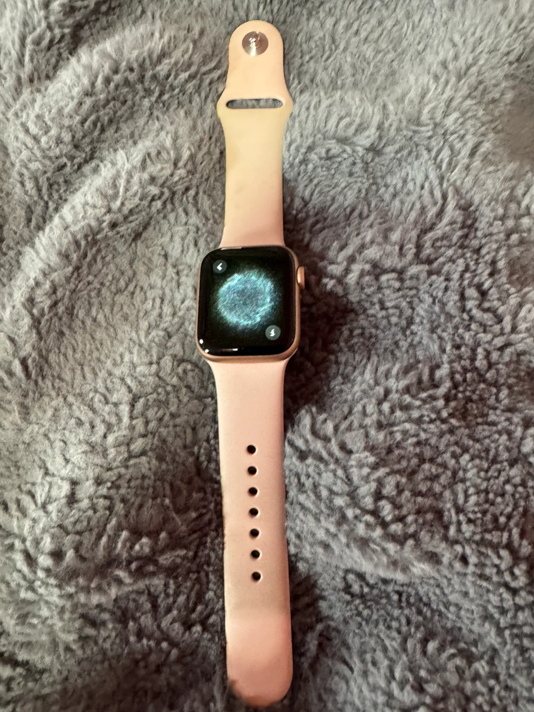 Apple Watch Series 6, 40mm GPS, Gold aluminum case - photo 2