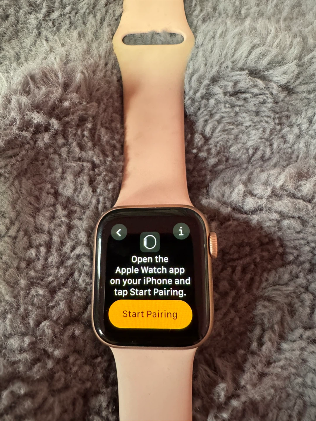 Apple Watch Series 6, 40mm GPS, Gold aluminum case