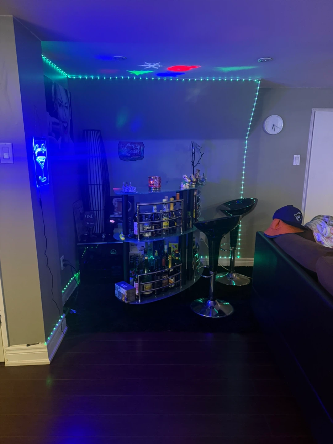 Bar with two stools - photo 5