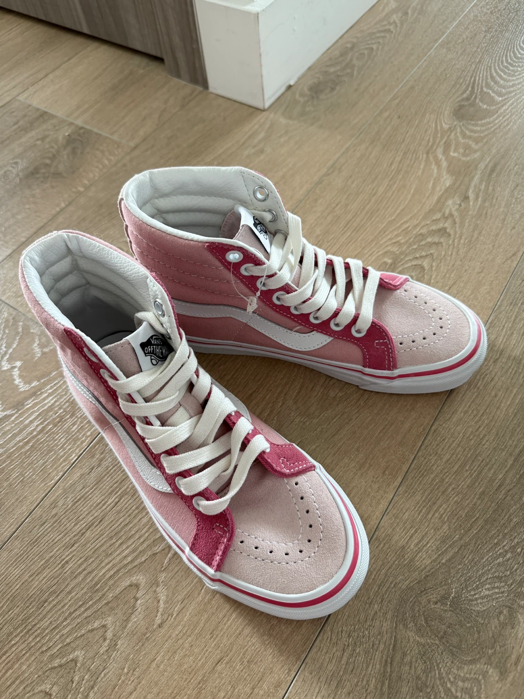 New Vans Pink Sneakrrs & White Loafers - Size 6 - photo 2