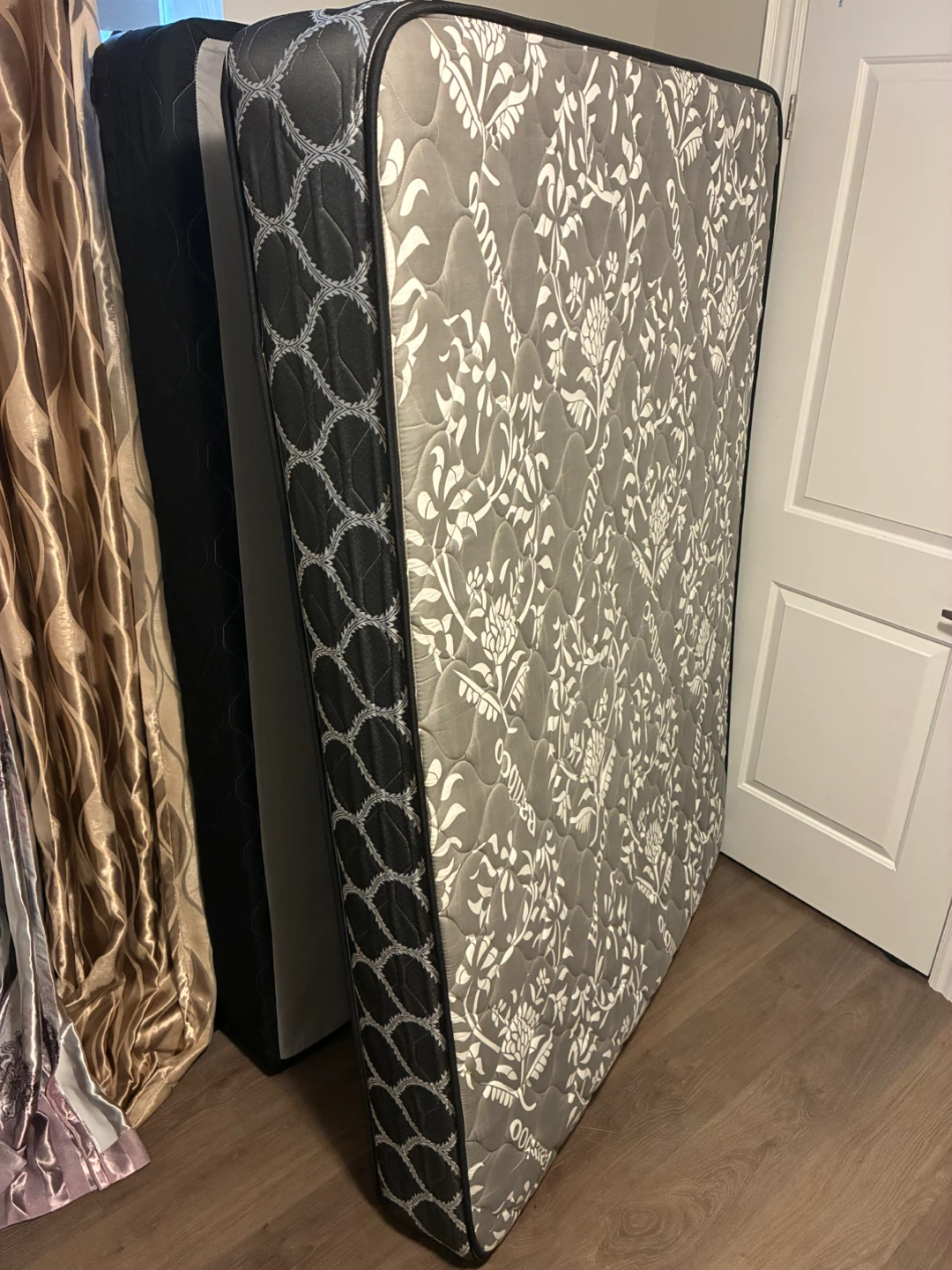 2 Mattress  and 2 box Spring - Full size