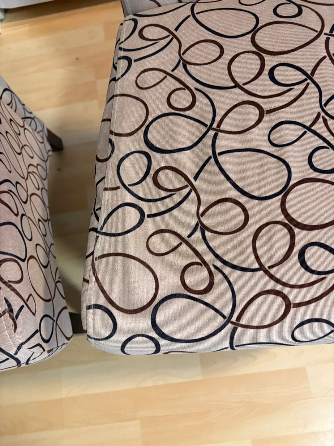 Pair of Accent Chairs - photo 3