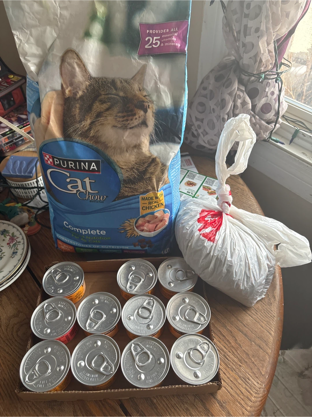 Dry n wet cat food for cats In need only