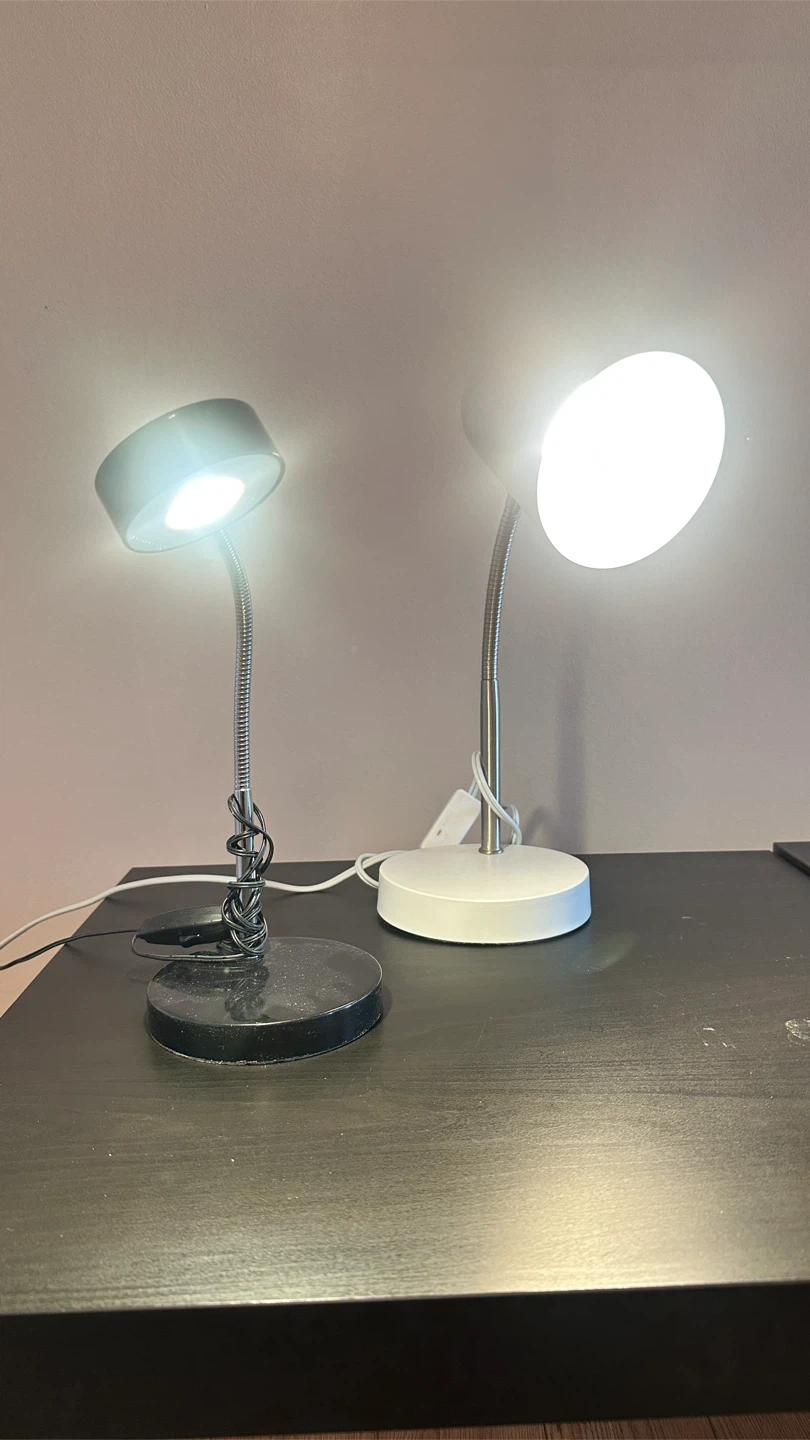 IKEA end tables x3 and two lamps - photo 3