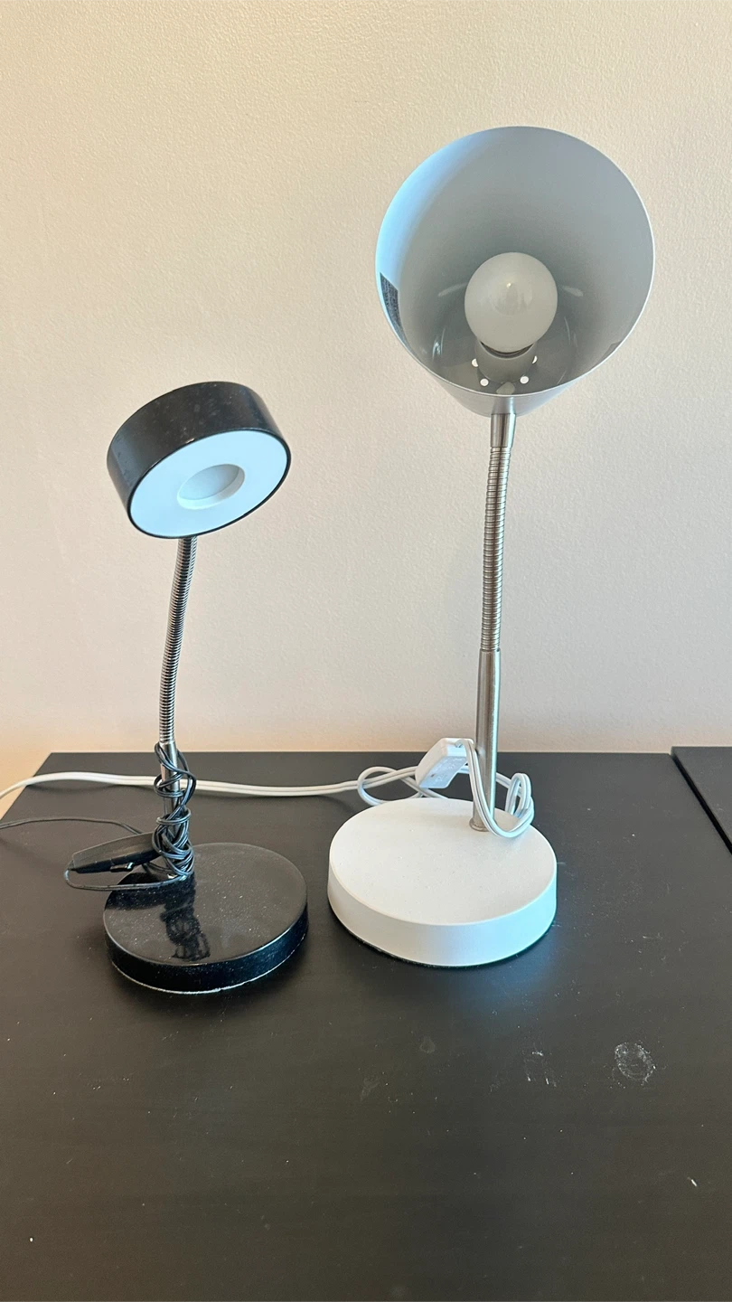 IKEA end tables x3 and two lamps - photo 2