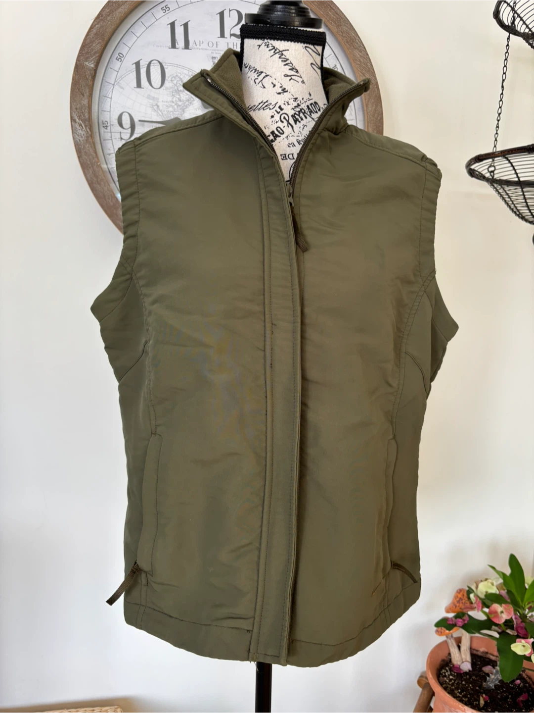 Nike Olive Green Puffer Vest - photo 2