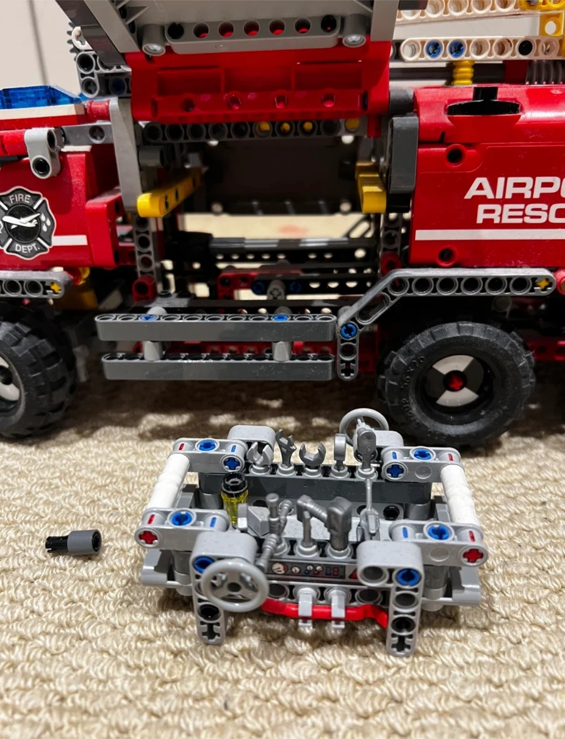 LEGO Technic 42068 Airport Rescue Vehicle - photo 2