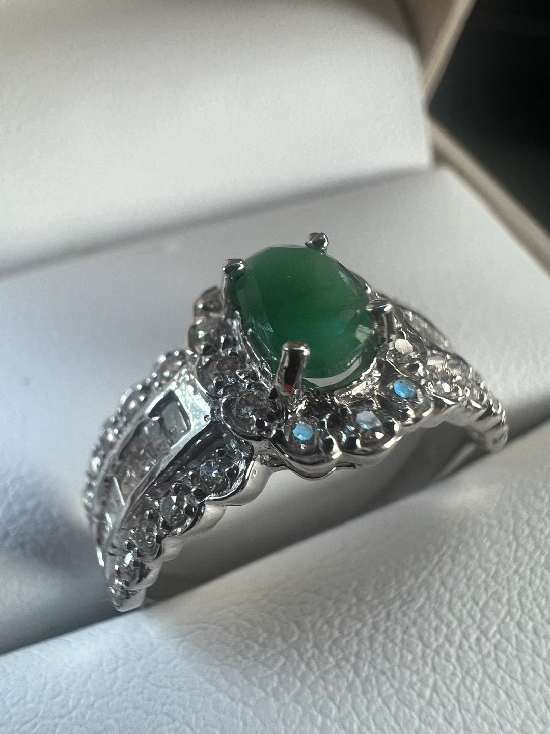 14K White Gold Emerald and Diamond Ring - photo 3