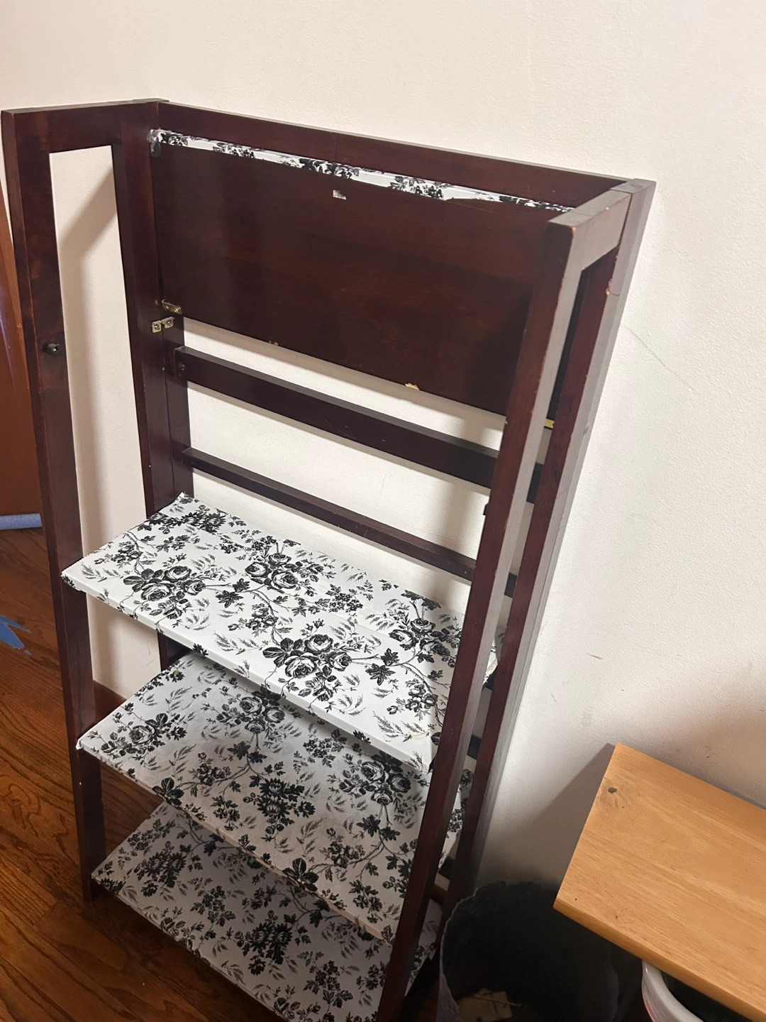 Wooden Ladder Shelf with Floral Inserts - photo 2