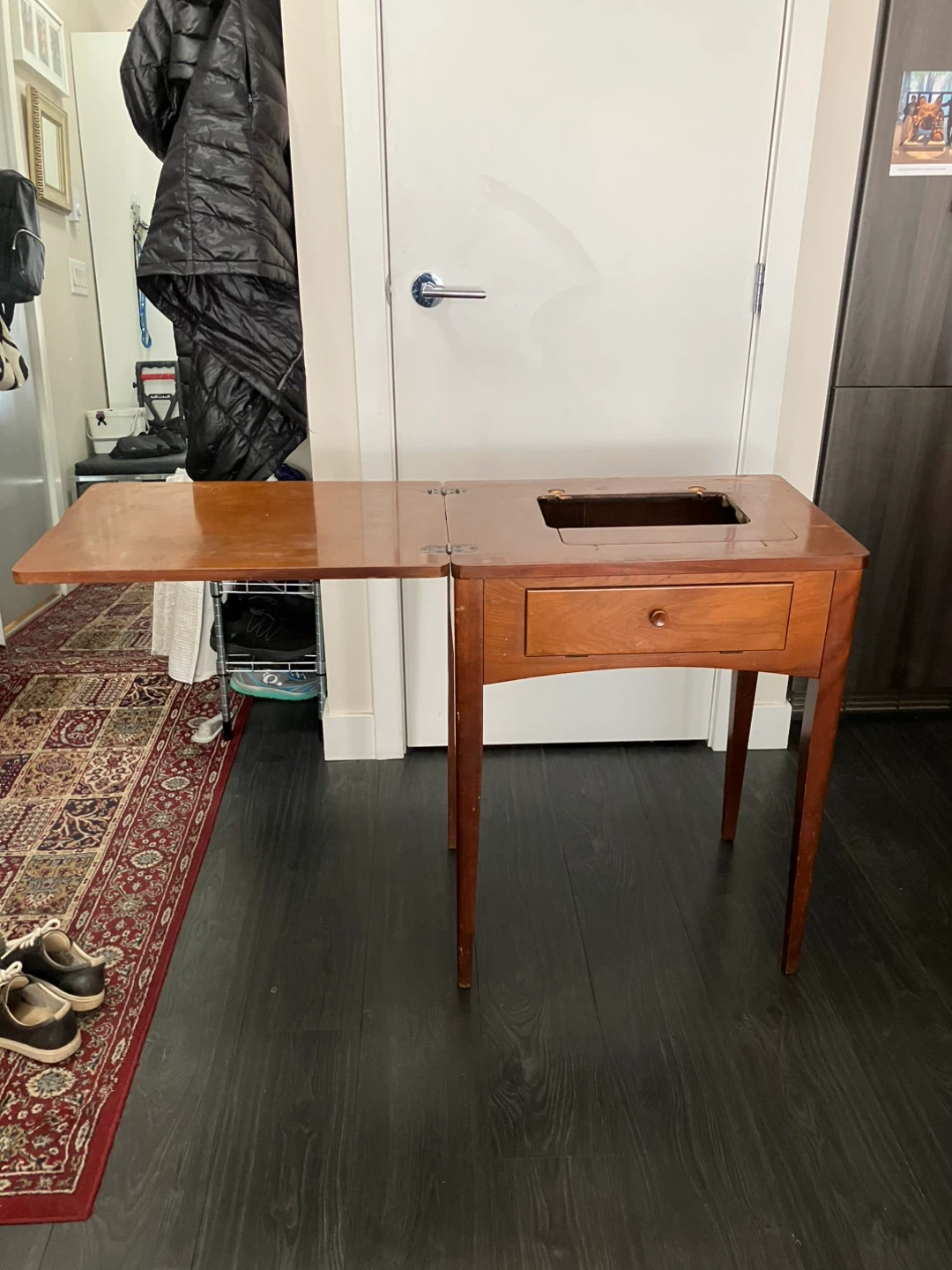 Vintage Sewing Machine Table - photo 2