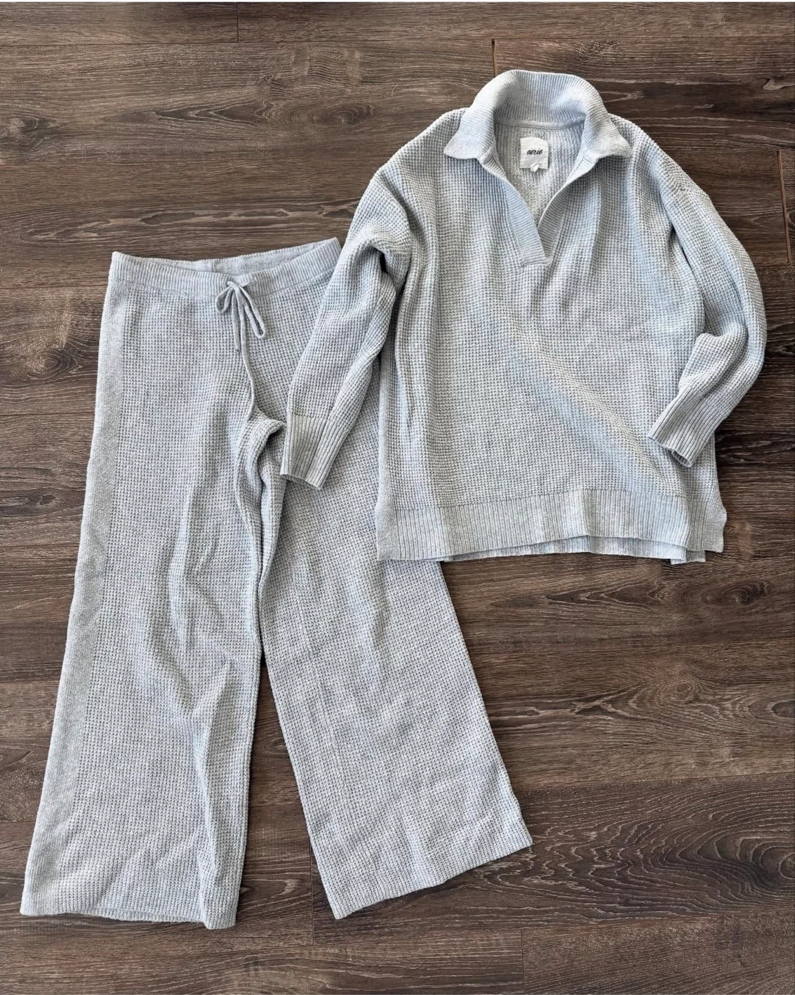 Aerie matching lounge set (top size medium, bottom size small)