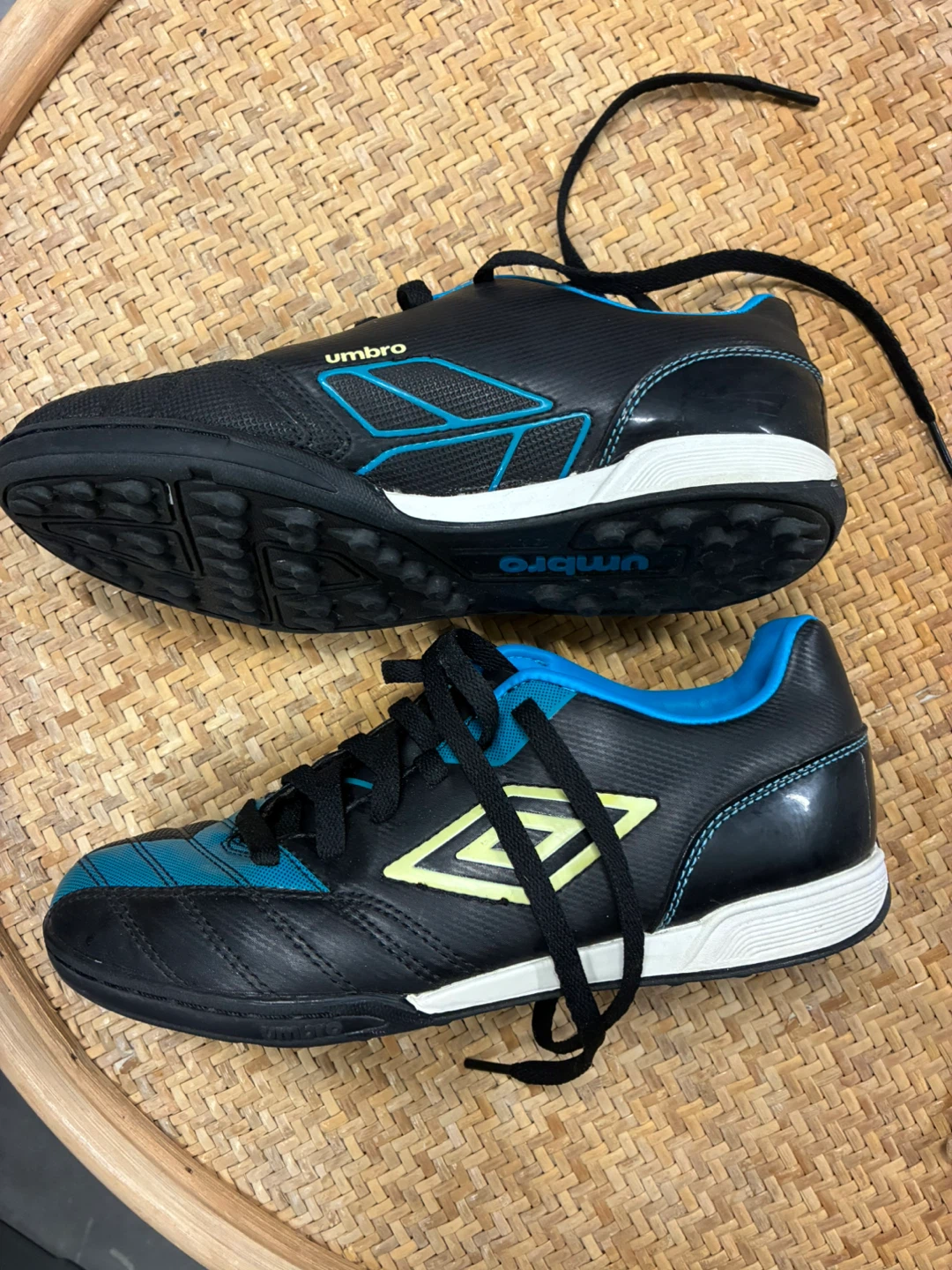 Umbro Turf Soccer Shoes - Black/Blue