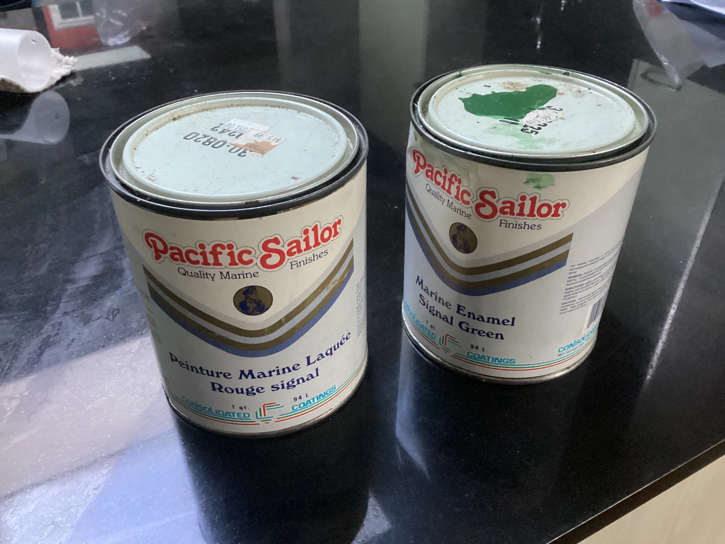 Pacific Sailor Marine Enamel Paint - Signal Red & Signal Green