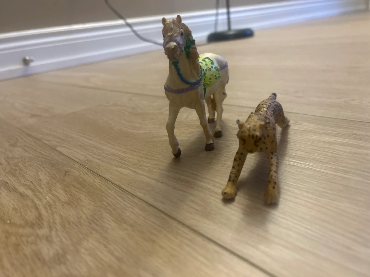 Toy Horse and Cheetah Figures - photo 2