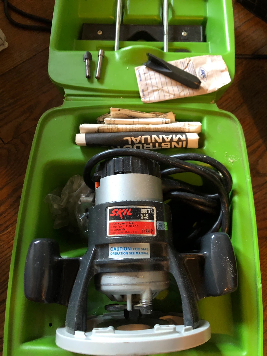 SKIL 548 Router with Veneer Trimming Attachment and Bits